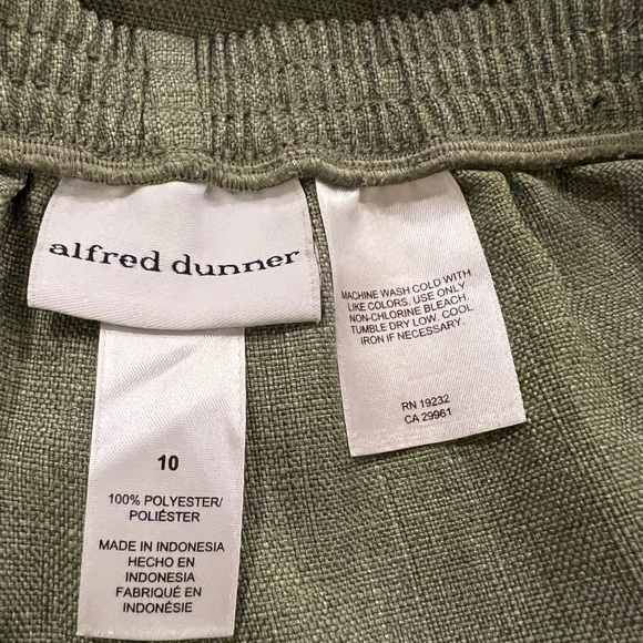 Alfred Dunner Army Green Woven Linen-look Capris - Picture 2 of 14